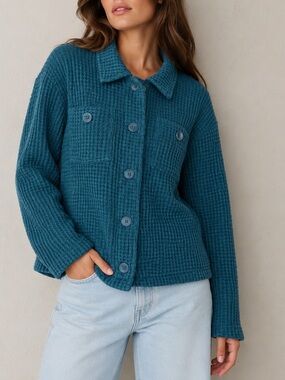 Cabelas Jacket
Womens Medium‎ M
Blue Green Full Button Waffle Knit With
Pockets